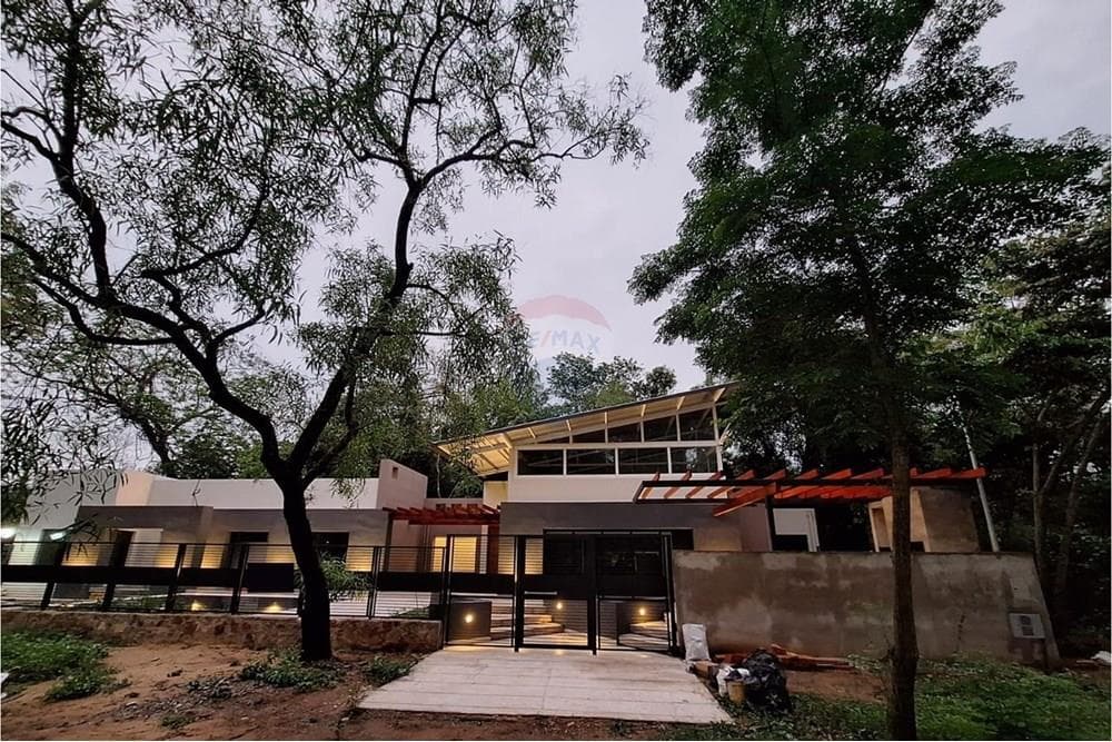 Hermosa casa a estrenar zona club lago azul