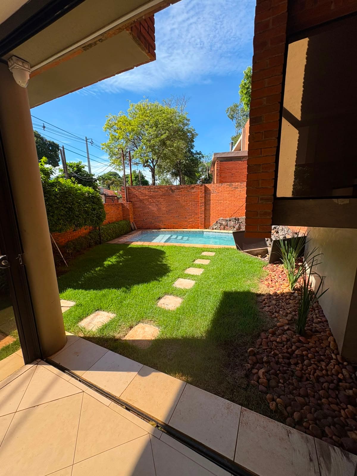 Alquilo casa premiun Asunción b° mburucuya