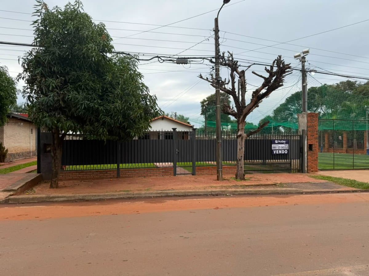 Vendo casa de 3 dormitorios en San Lorenzo barrio