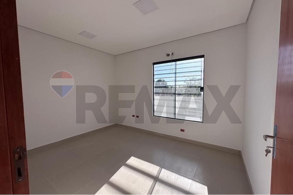 Duplex en venta en Luque, foto 5