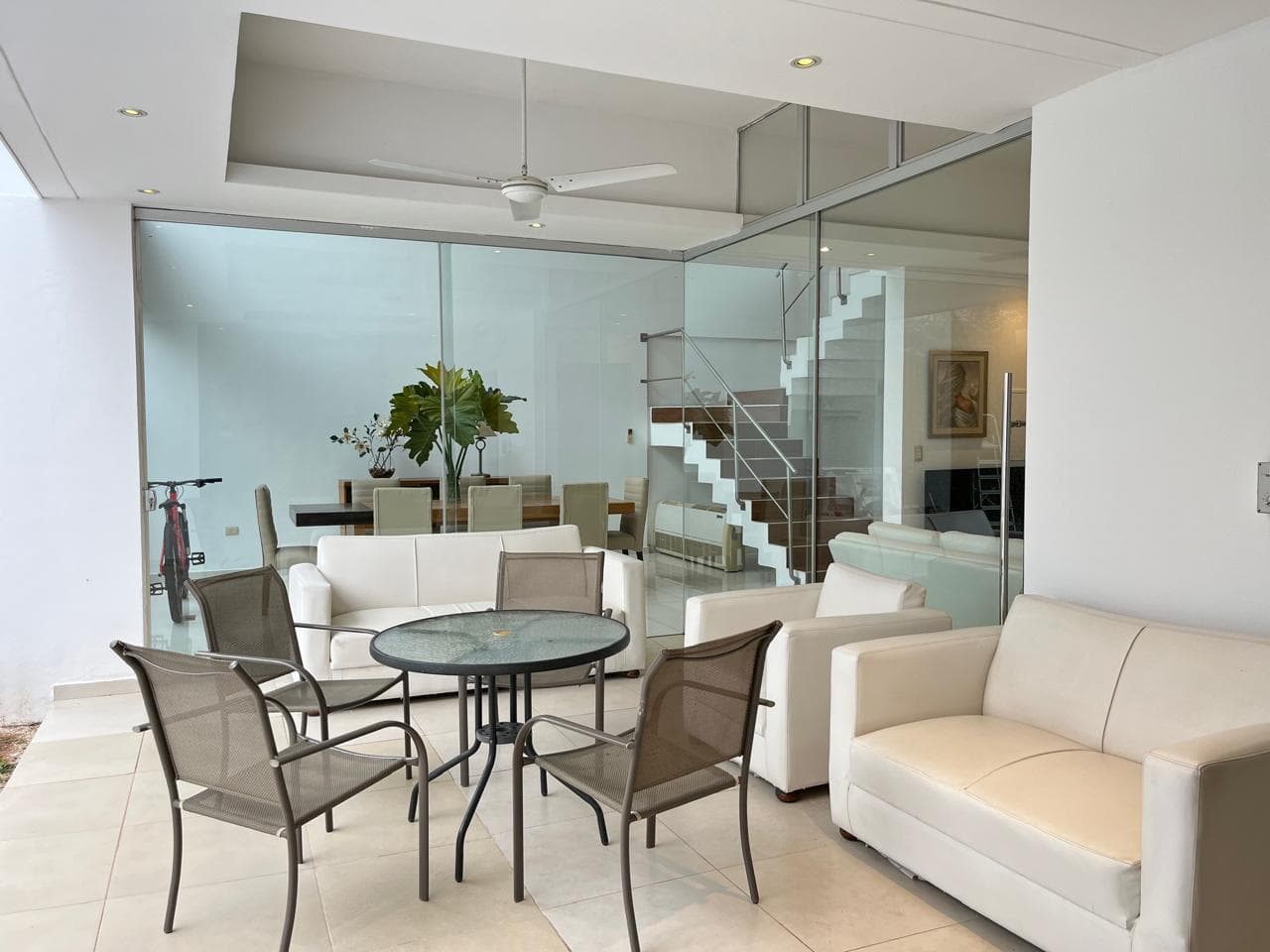 Hermosa Casa Minimalista Amoblada de 3 Habit en Suite — foto 3