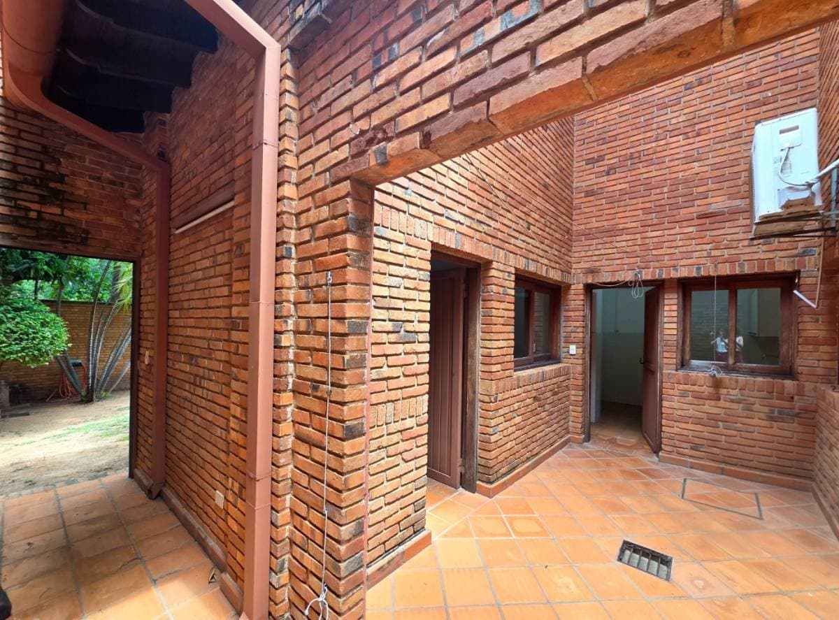 En venta - amplia casa en barrio Jara, foto 3