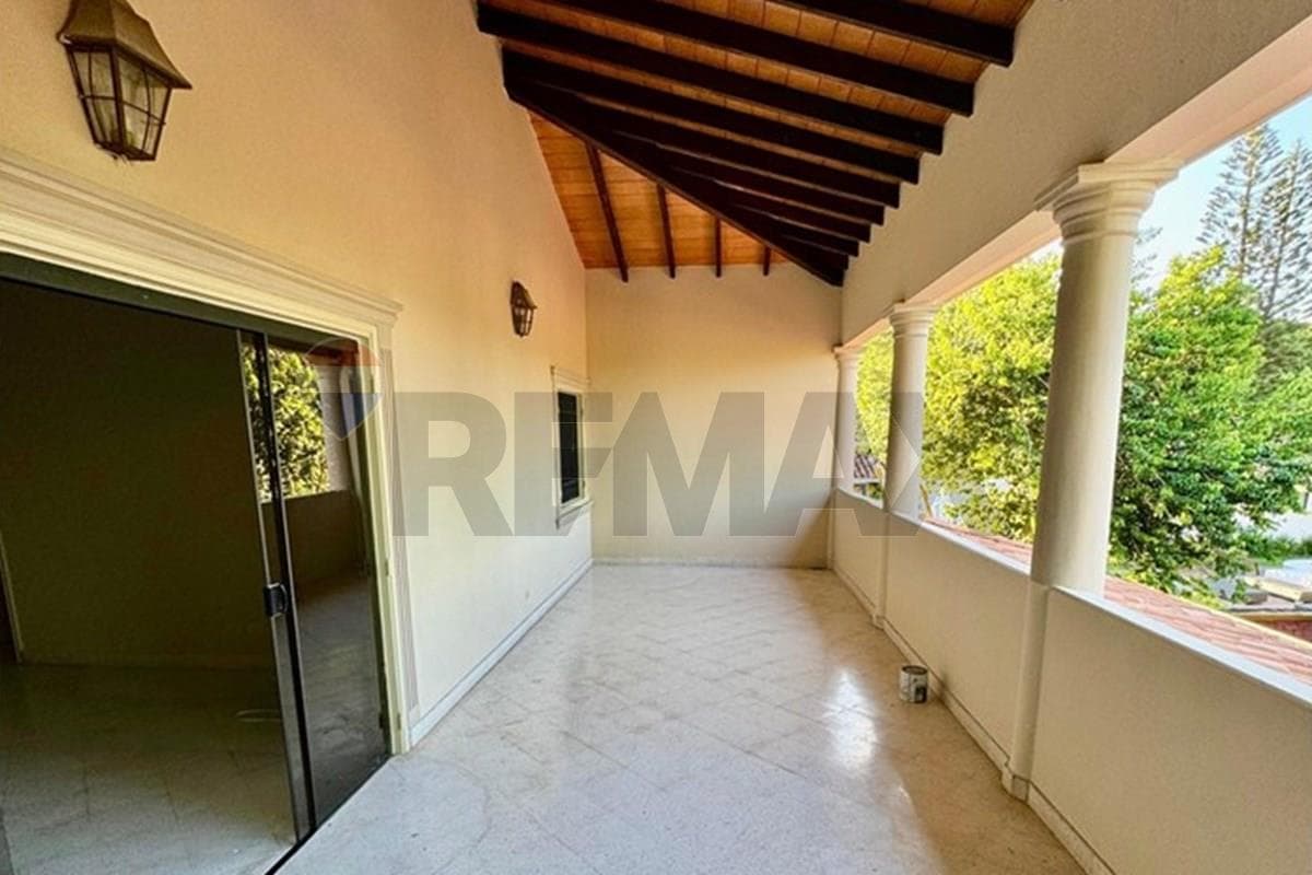 Residencia en alquiler en barrio mburicaó — foto 4
