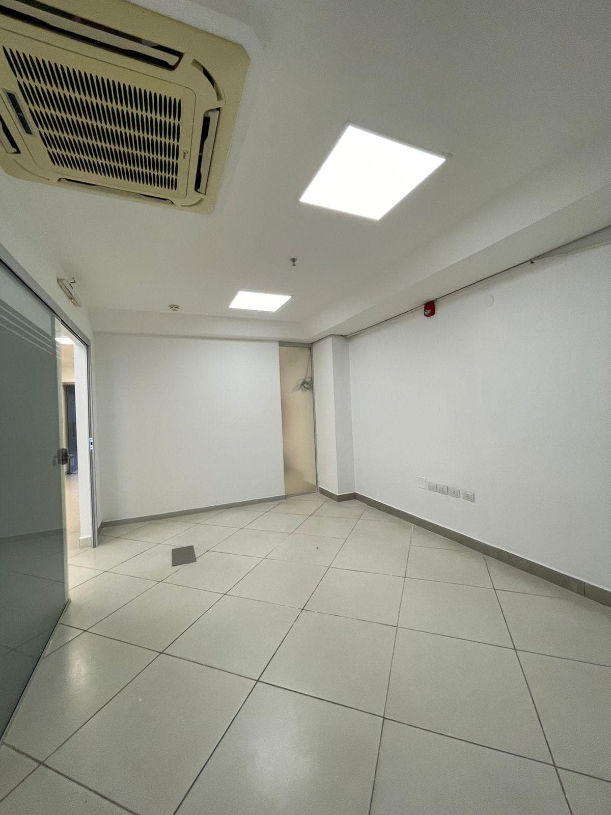 Villamorra En Alquiler Amplia Oficina De 150m2, foto 2