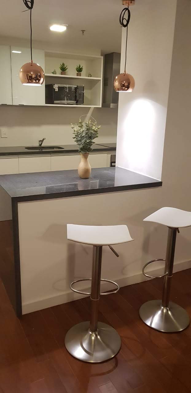 En alquiler apto. Amoblado de 2 hab. Ycuá sati - 1,500 usd