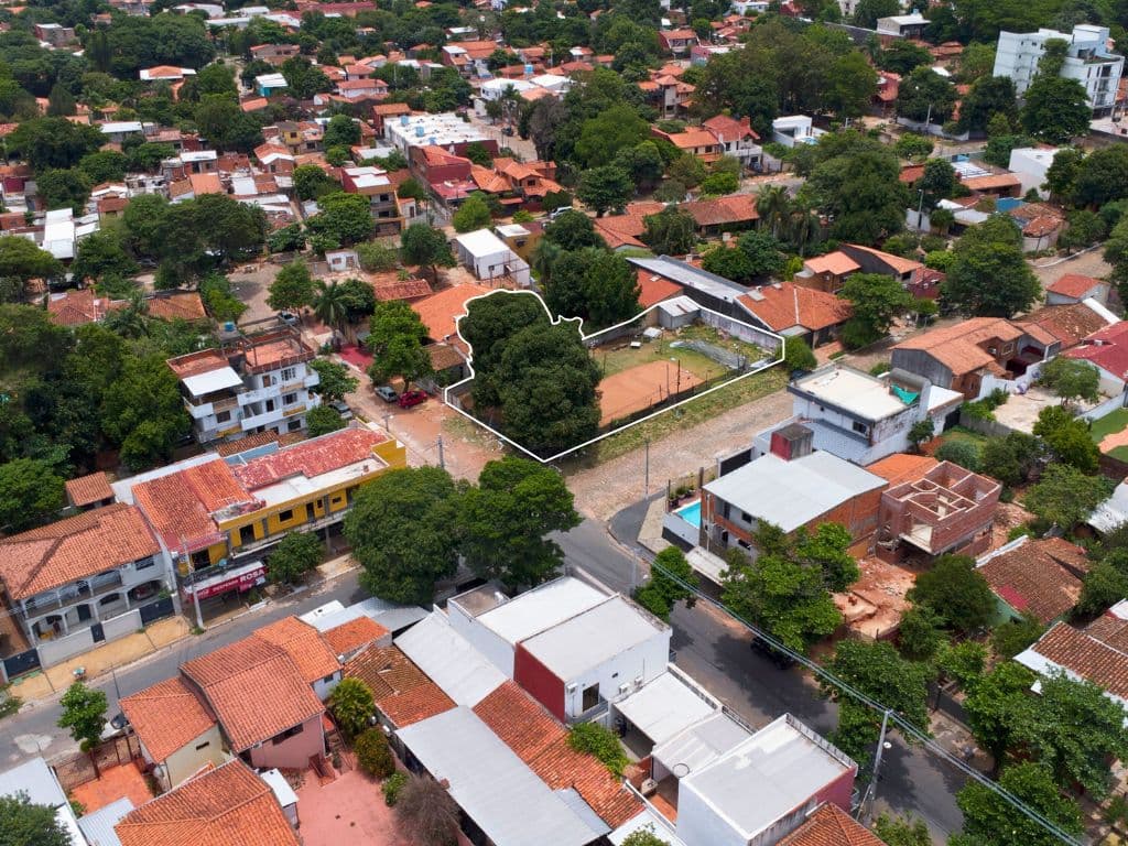 Terreno en Lambaré para emprendimientos inmobiliarios. 800m2 en esq
