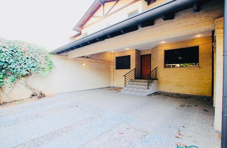 En alquíler hermosa residencia zona Villa Morra, foto 2