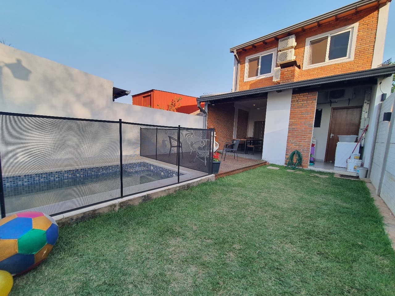Alquilo duplex amoblado con piscina en Luque Loma Merlo