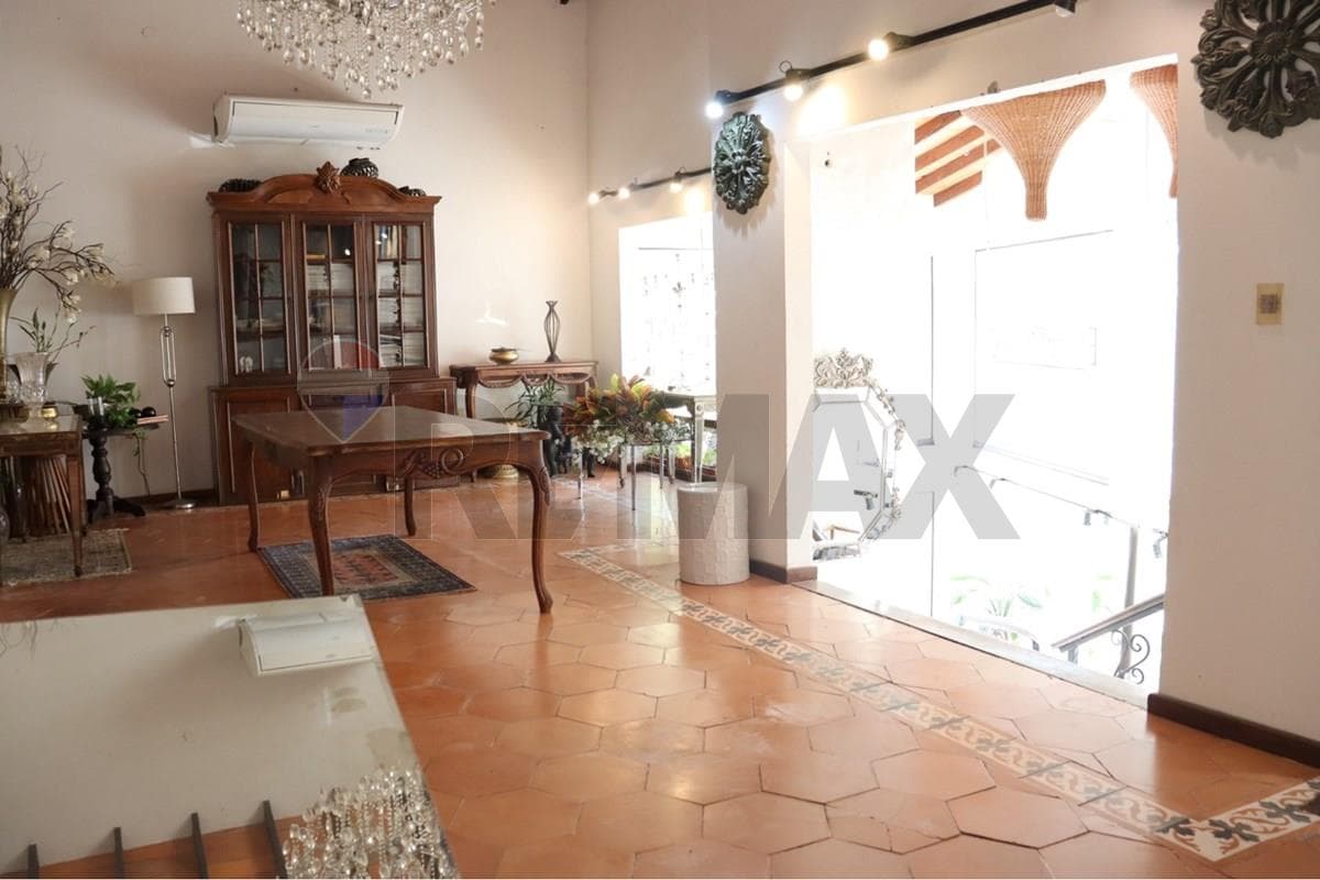 Local a metros de shopping del sol — foto 4