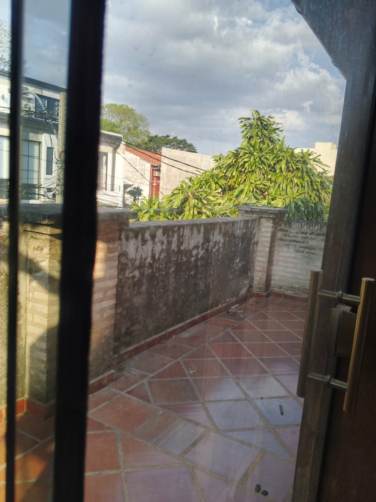 Casa de 2 niveles con amplio terreno y excelente distribución, foto 2