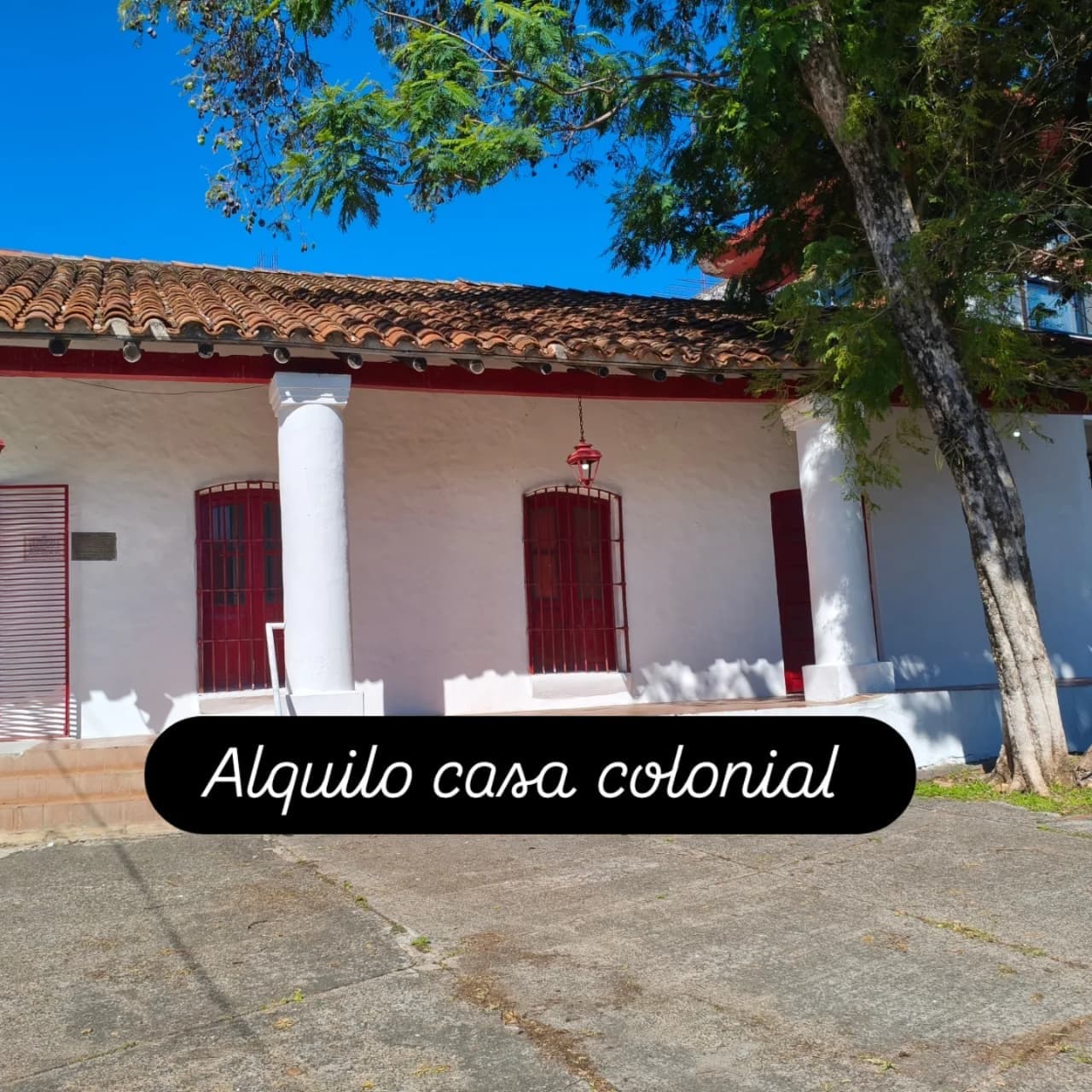 Alquilo casa colonial sobre la avenida sacramento Asuncion