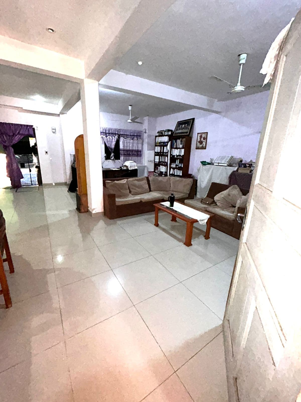 A Cuadras Del Colegio Cristo Rey - Venta De Casa Con Pileta, foto 3
