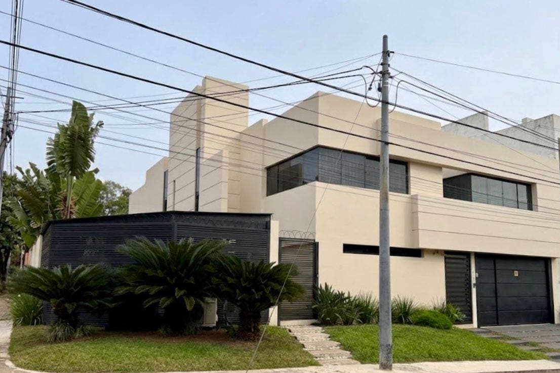 Alquilo Hermosa Residencia en Barrio Las Carmelitas - Asunción