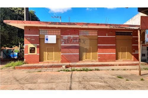 Amplia propiedad con 3 salones comerciales sobre ruta 1, foto 2