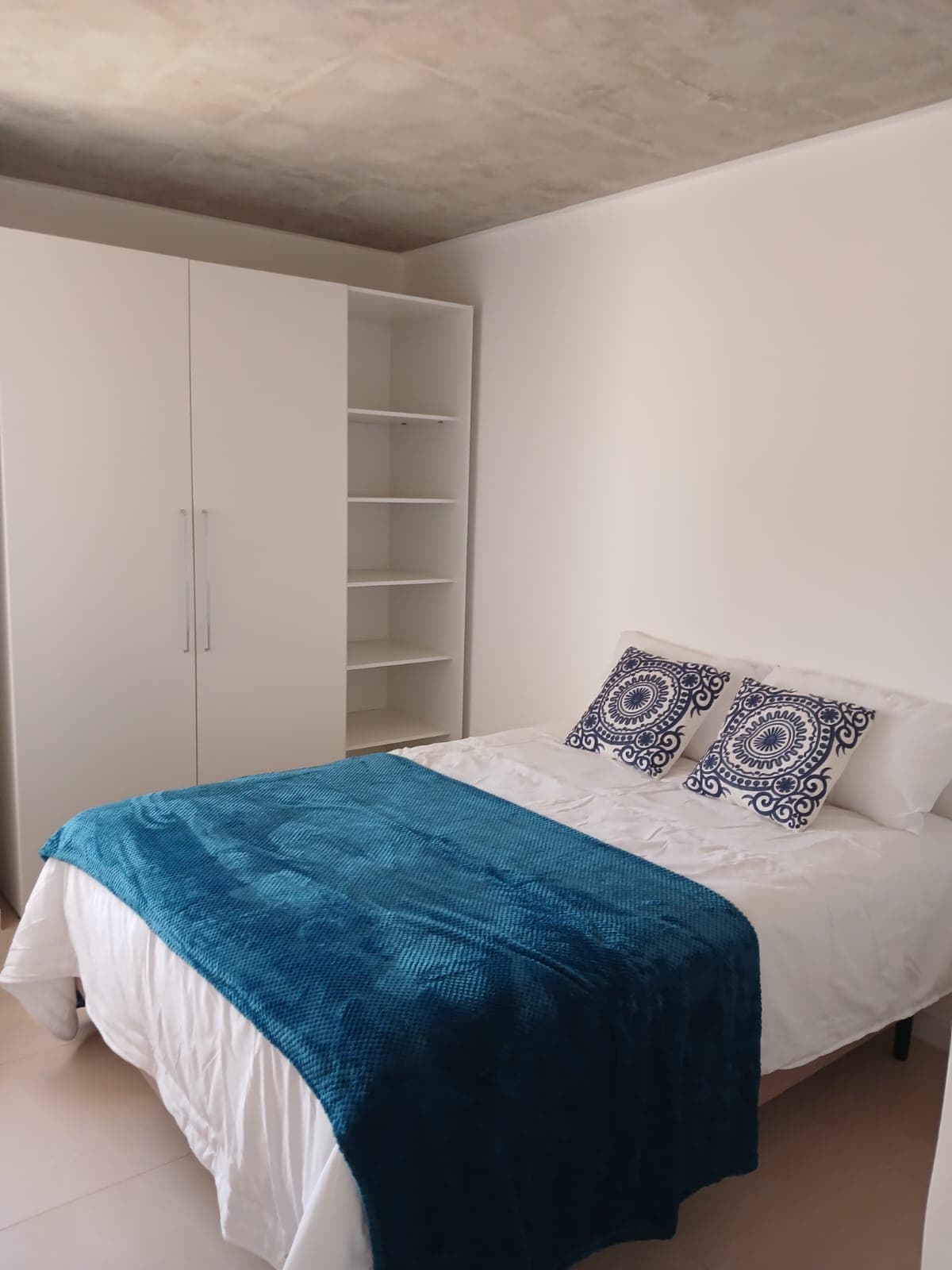 Departamento de 2 dormitorios semi-amoblado condominio alta vida, foto 5