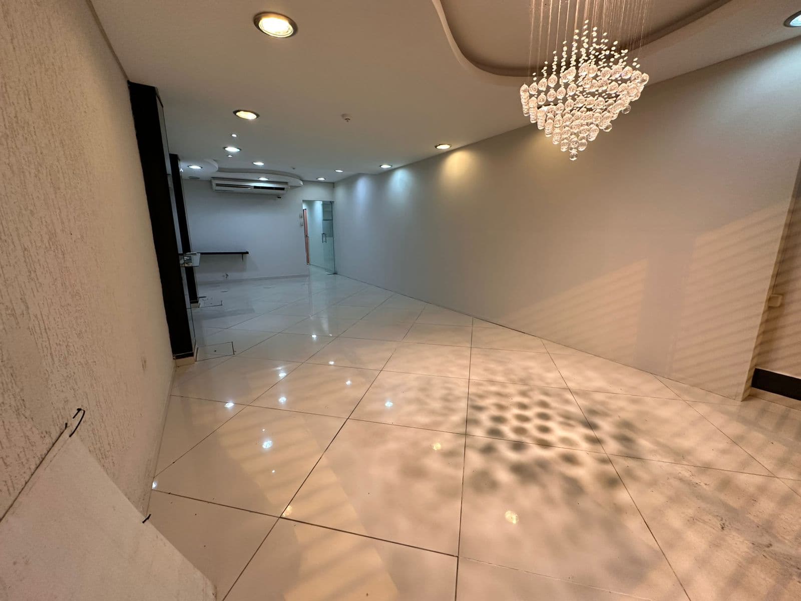 Salon comercial en lambare — foto 4