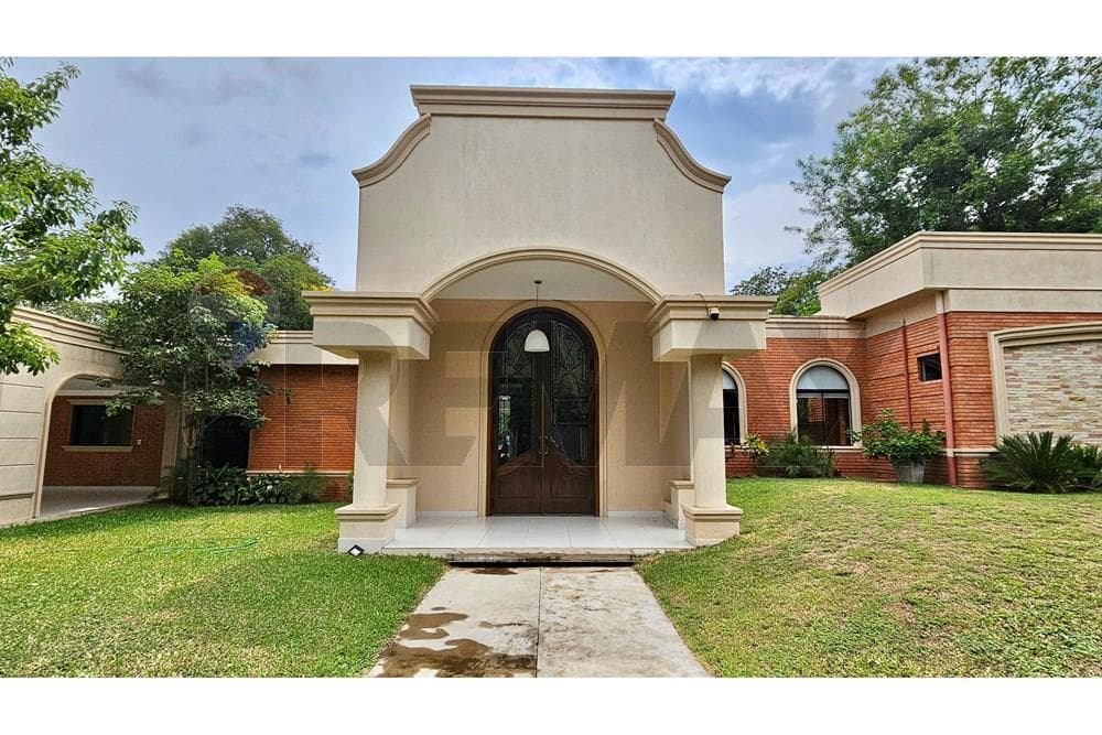 Residencia en Venta en Barrio Cerrado Surubiy MRA