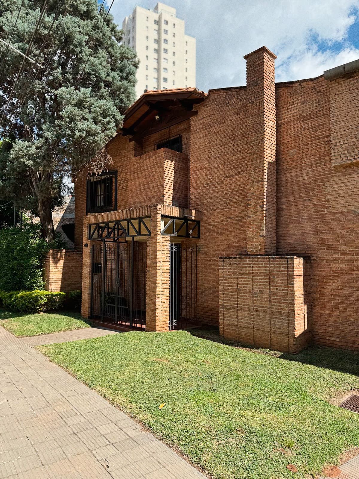 Vendo hermosa residencia en mburucuya