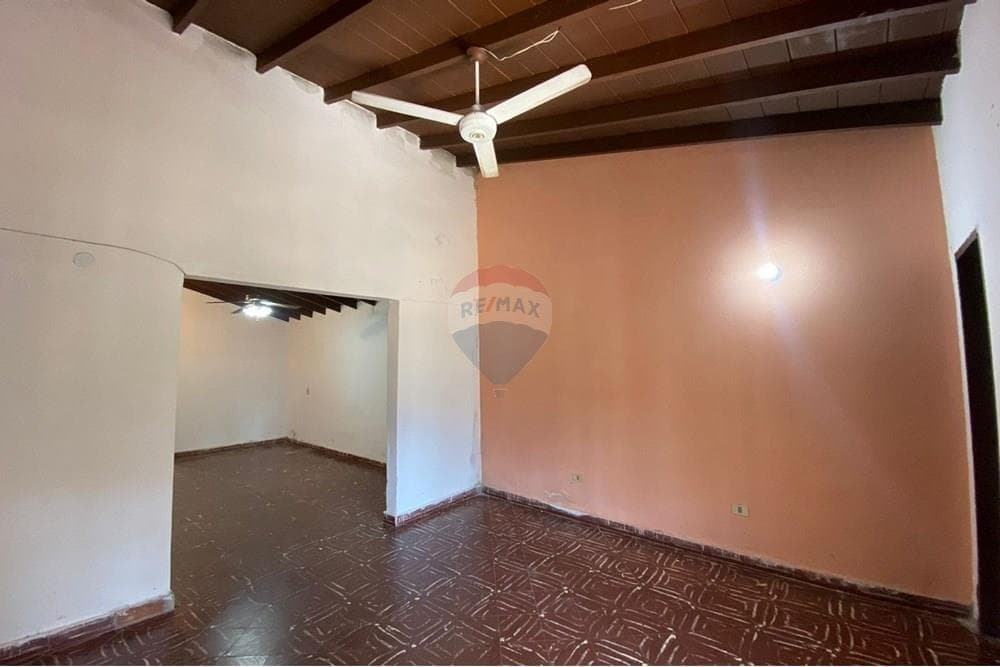 Terreno con casa a refaccionar en b° Jara, foto 4