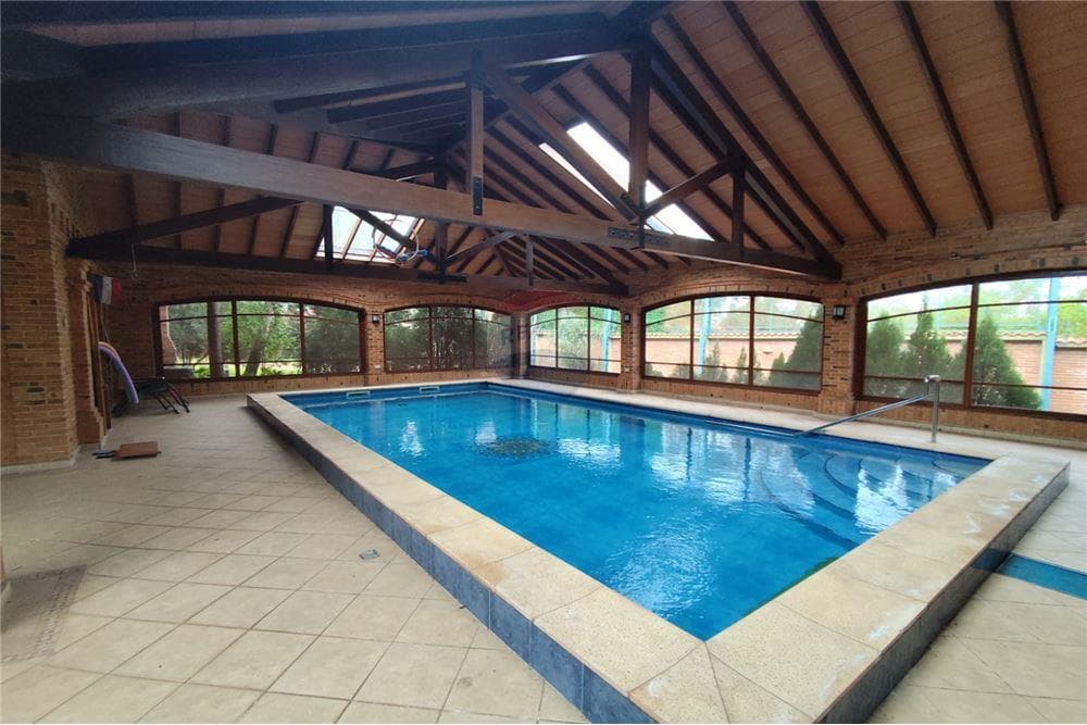 Vendo Amplia Casa en Surubi’i cuenta con Piscina y Generador propio