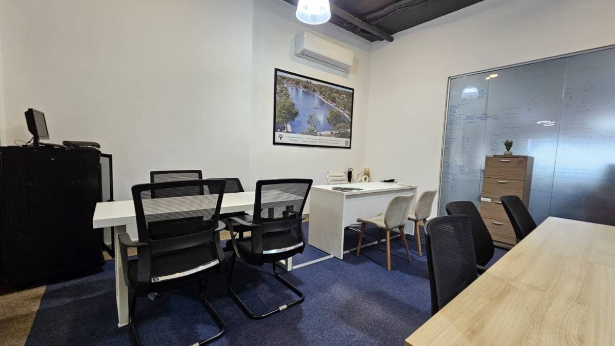 Oficina corporativa en el edificio atrium