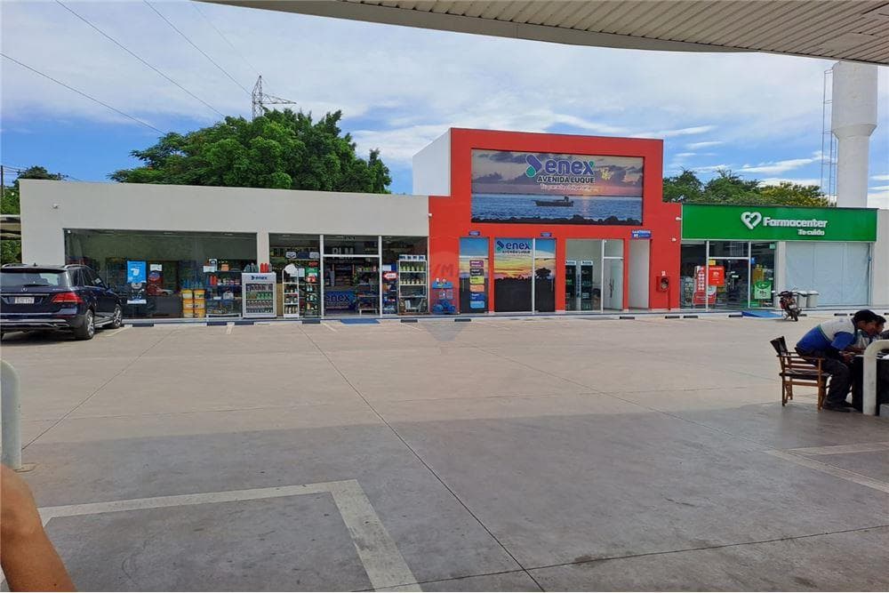 Salon comercial en estación de servicios, foto 1