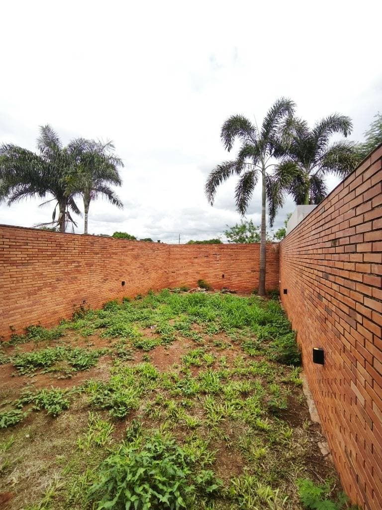 "Dúplex Moderno y Espacioso: Tu Nuevo Hogar Familiar en Luque", foto 3