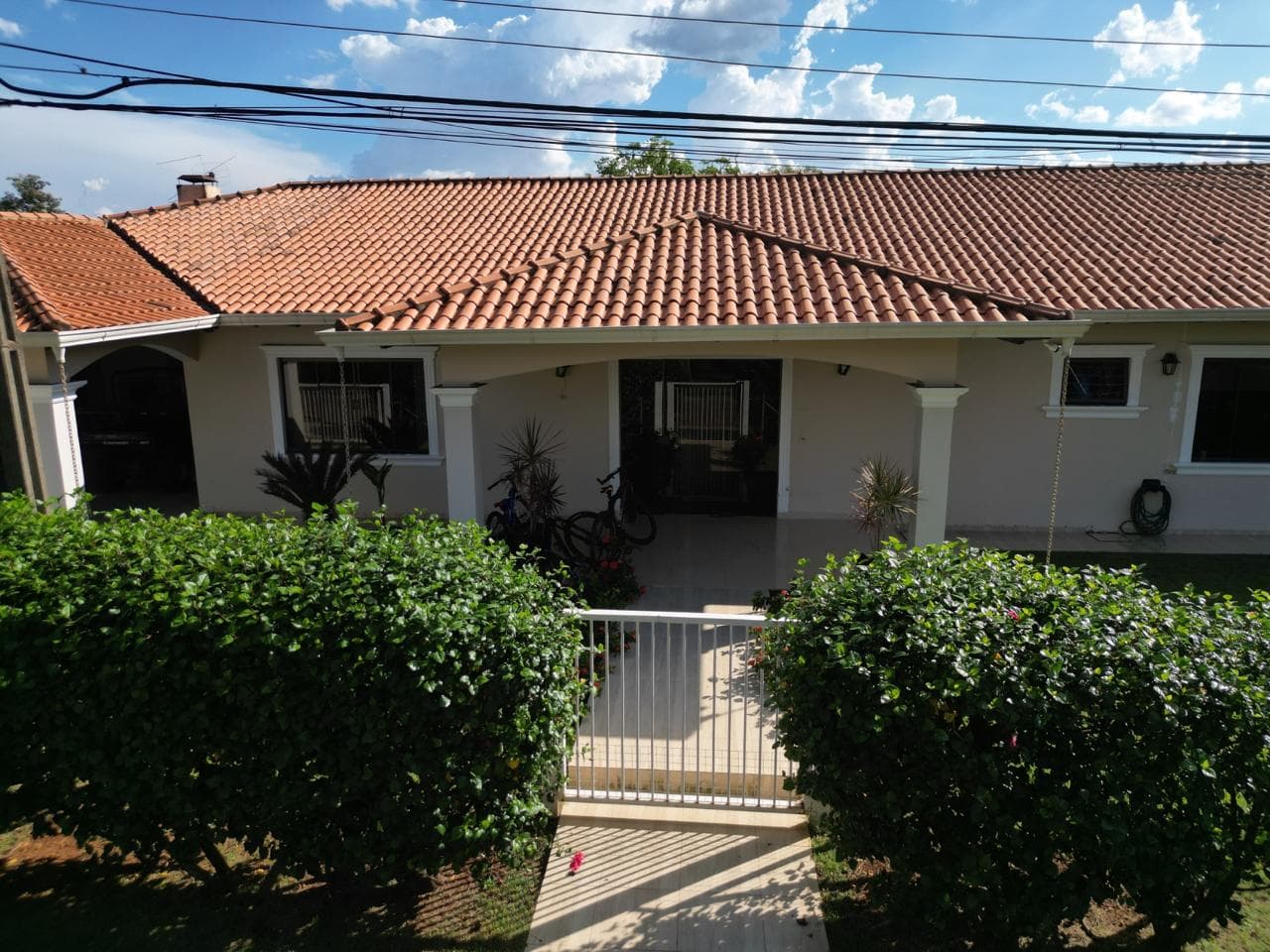 Amplia residencia en venta parana country club, foto 1