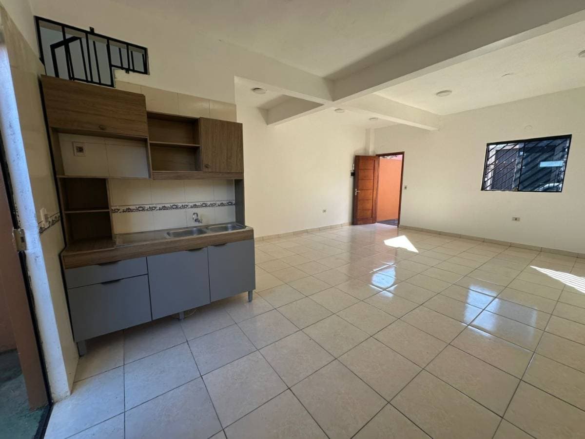 Duplex de 2 habitaciones, barrio san carlos, Ñemby — foto 2