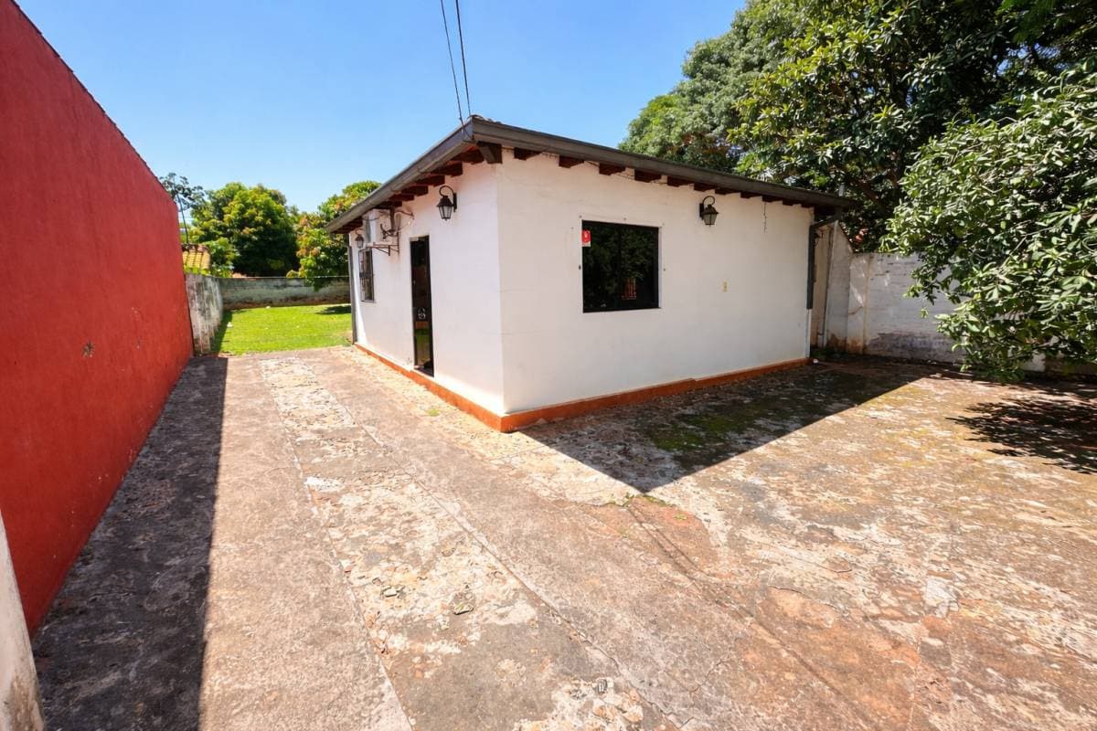 En venta a metros del palacio de justicia de Luque, foto 2