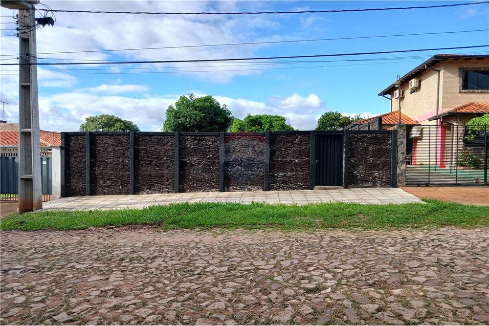Terreno amurallado a 3 cuadras del hospital gral de Villa Elisa