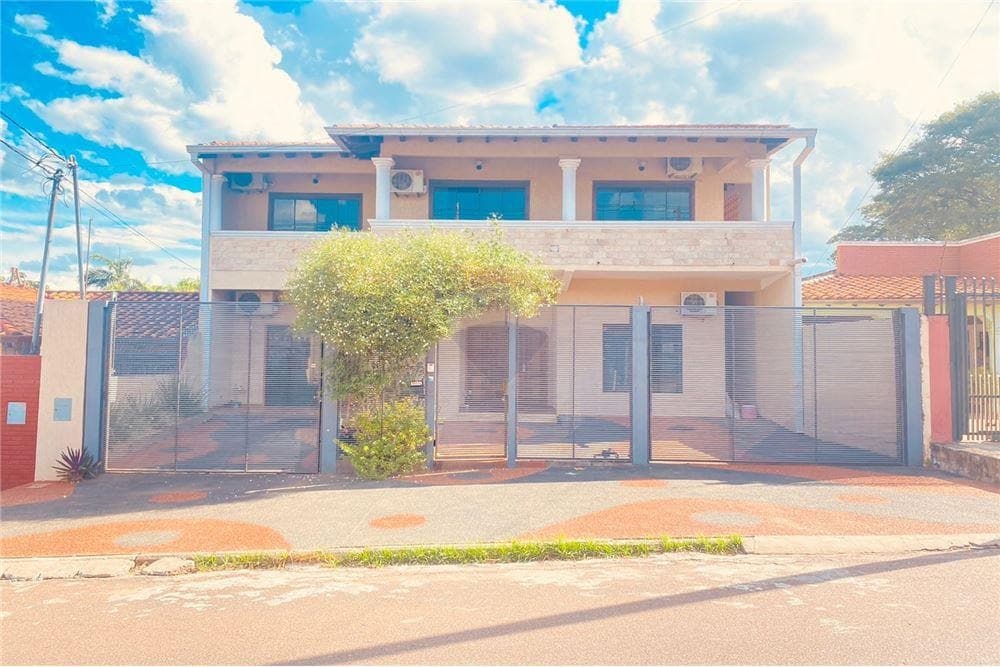 Vendo hermosa casa de 2 plantas c/piscina en San Lorenzo