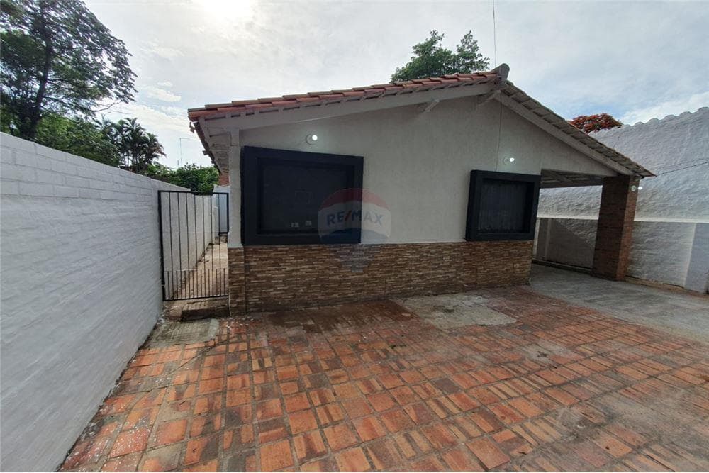 Hermosa casa en Mariano Roque Alonso, foto 1