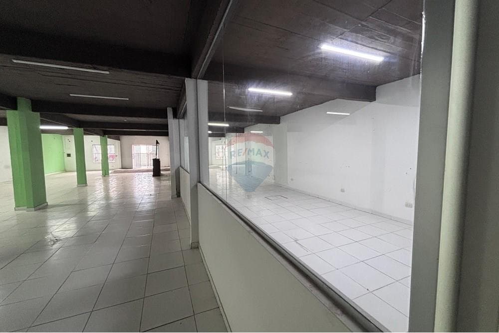 Salon comercial en fdo de la mora a 30mts de la av mcal lopez — foto 3