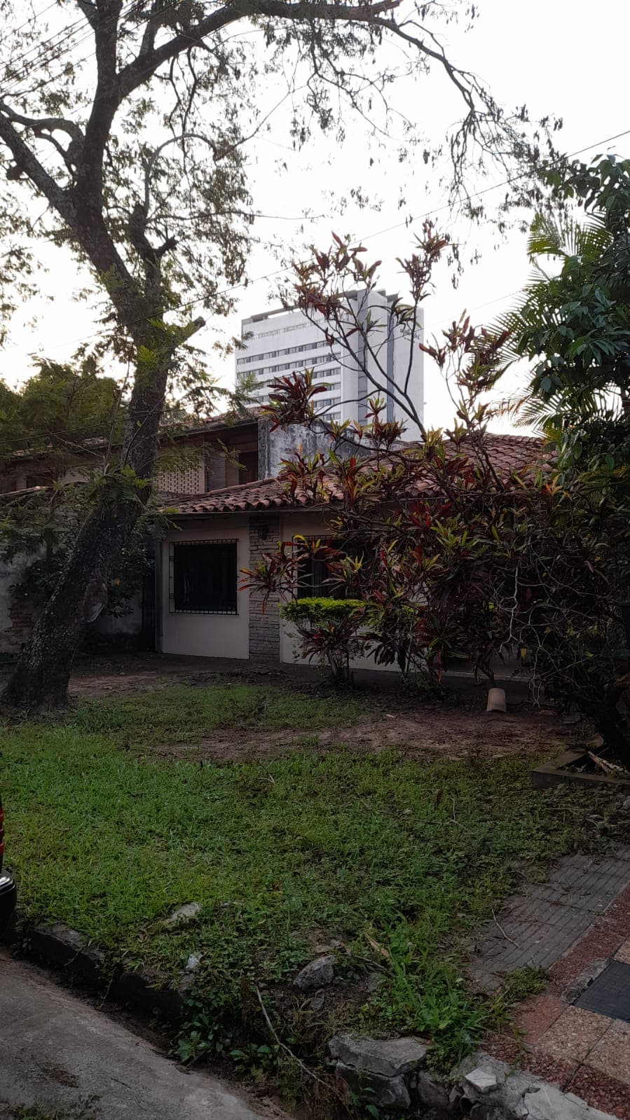 Casa en ykua sati a precio de terreno, foto 1
