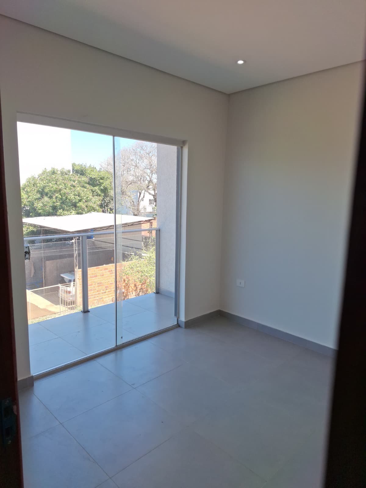 Alquilo departamento de 3 dormitorios en San Lorenzo zona laguna grande