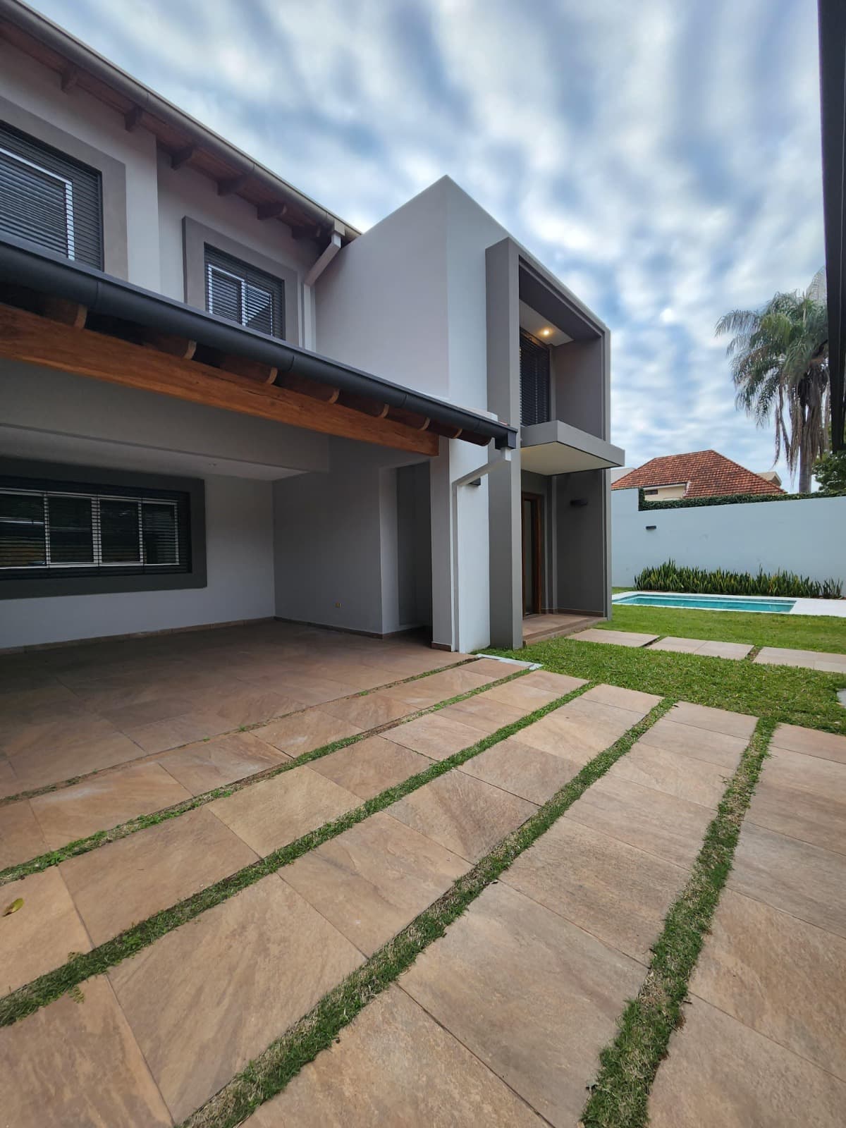 Casa En Alquiler, Zona Super Residencial, Barrio Manora
