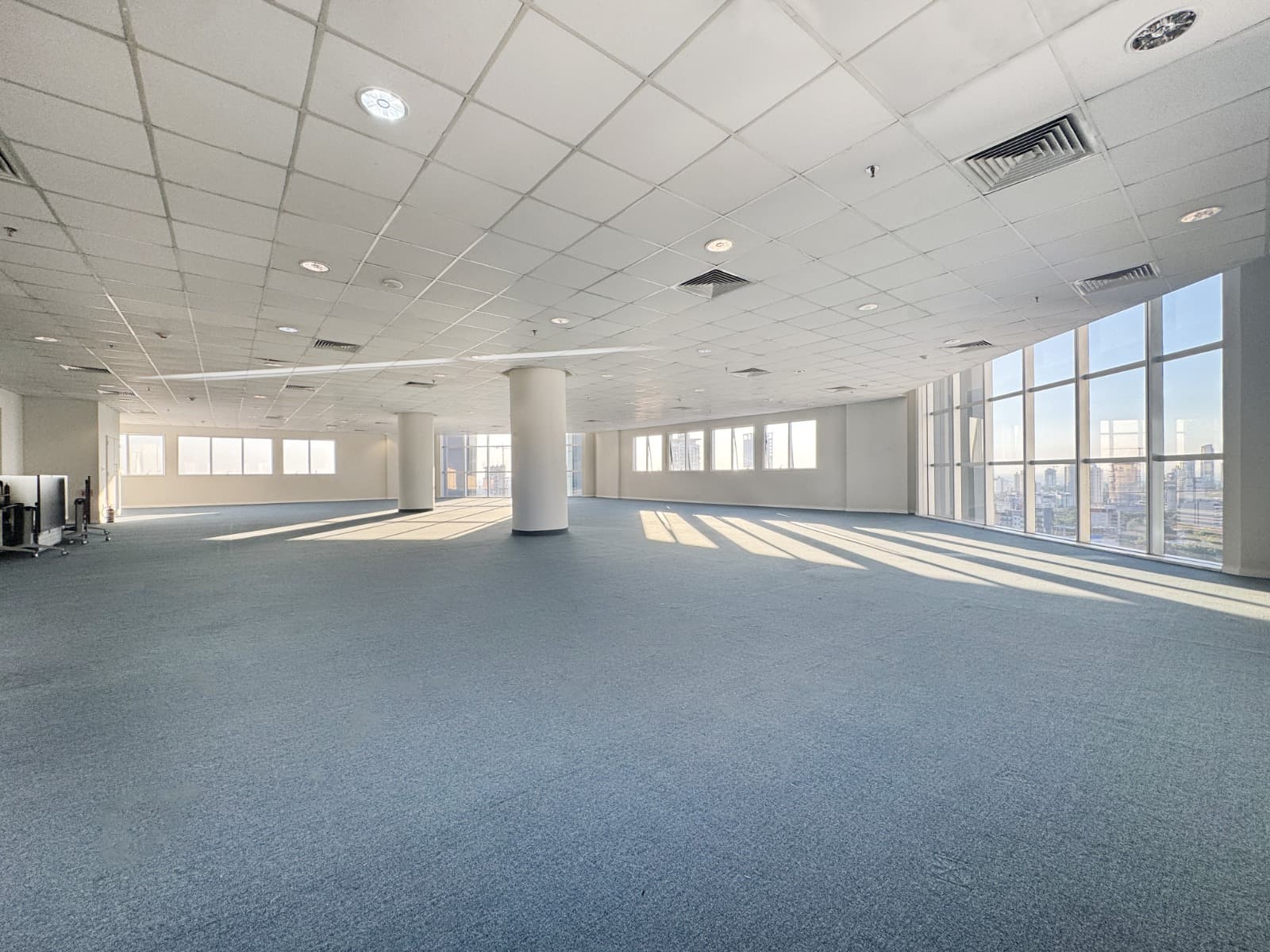 Alquilo oficina piso 20 world trade center