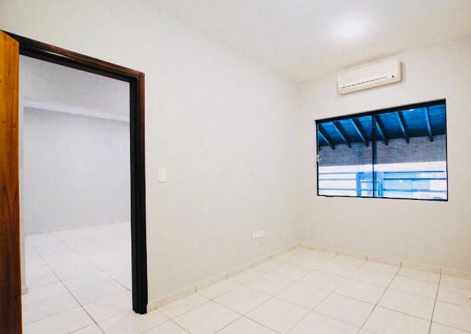 En alquíler hermosa residencia zona Villa Morra, foto 3