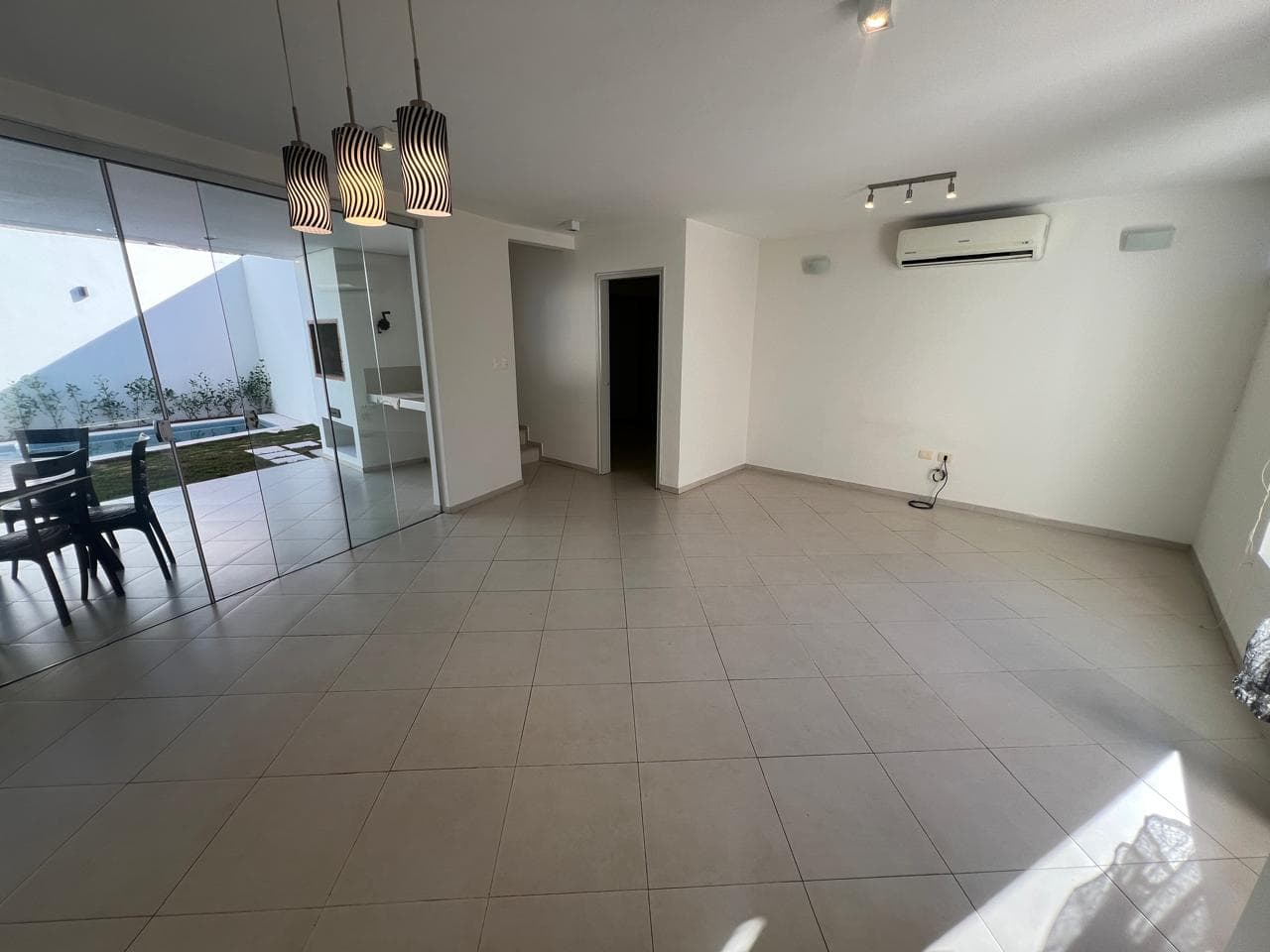 En alquiler dúplex moderno de 3 dormitorios con piscina y quincho en ycua satí, foto 3