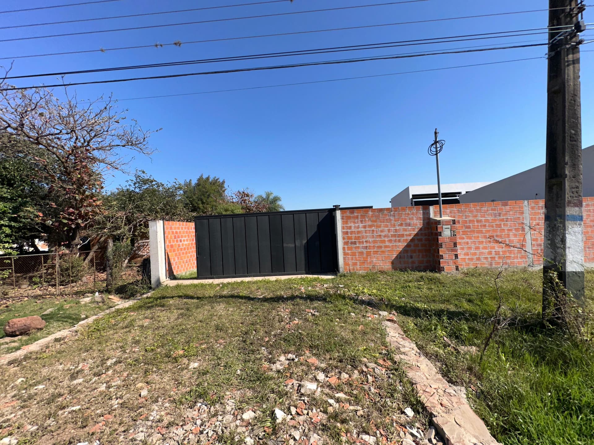 Terreno sobre la ruta en villa hayes listo para invertir