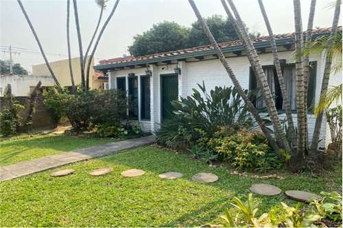 Casa en Venta- Loma Pyta, Asunción Sobre la calle Isidoro Jara Cardozo, foto 3