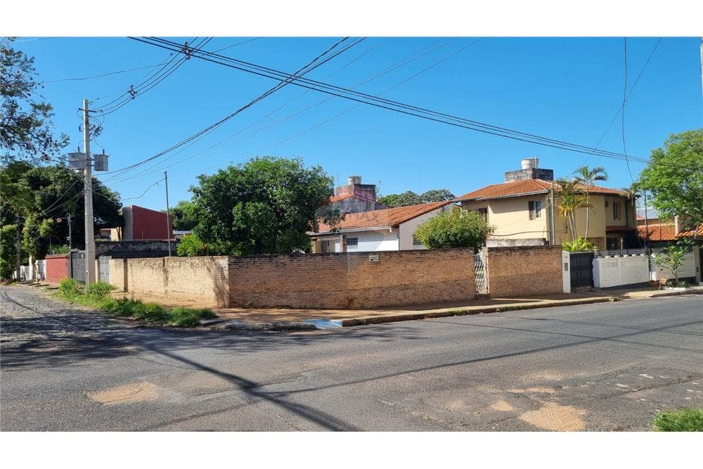 Vendo esquina en barrio obrero