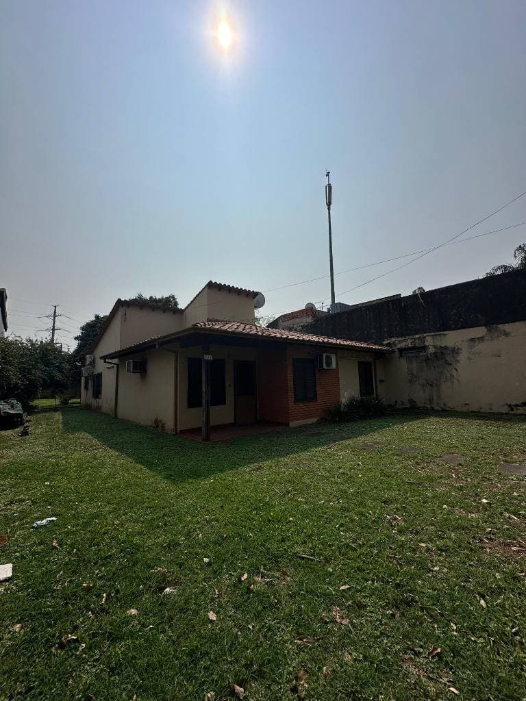 Terreno con casa a demoler frente a parque guasu, foto 2