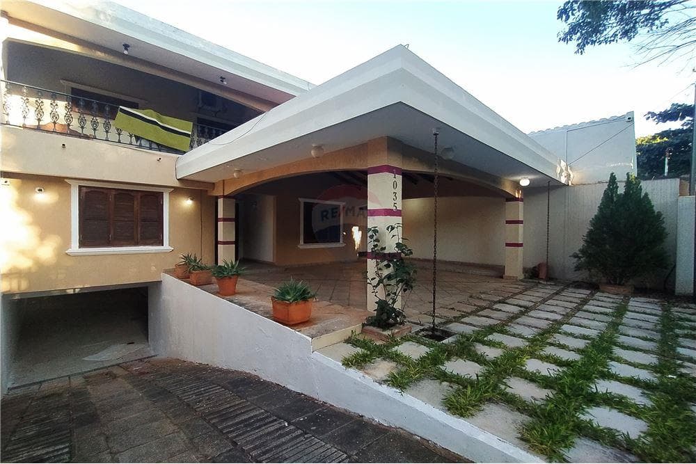 Amplia residencia, foto 1