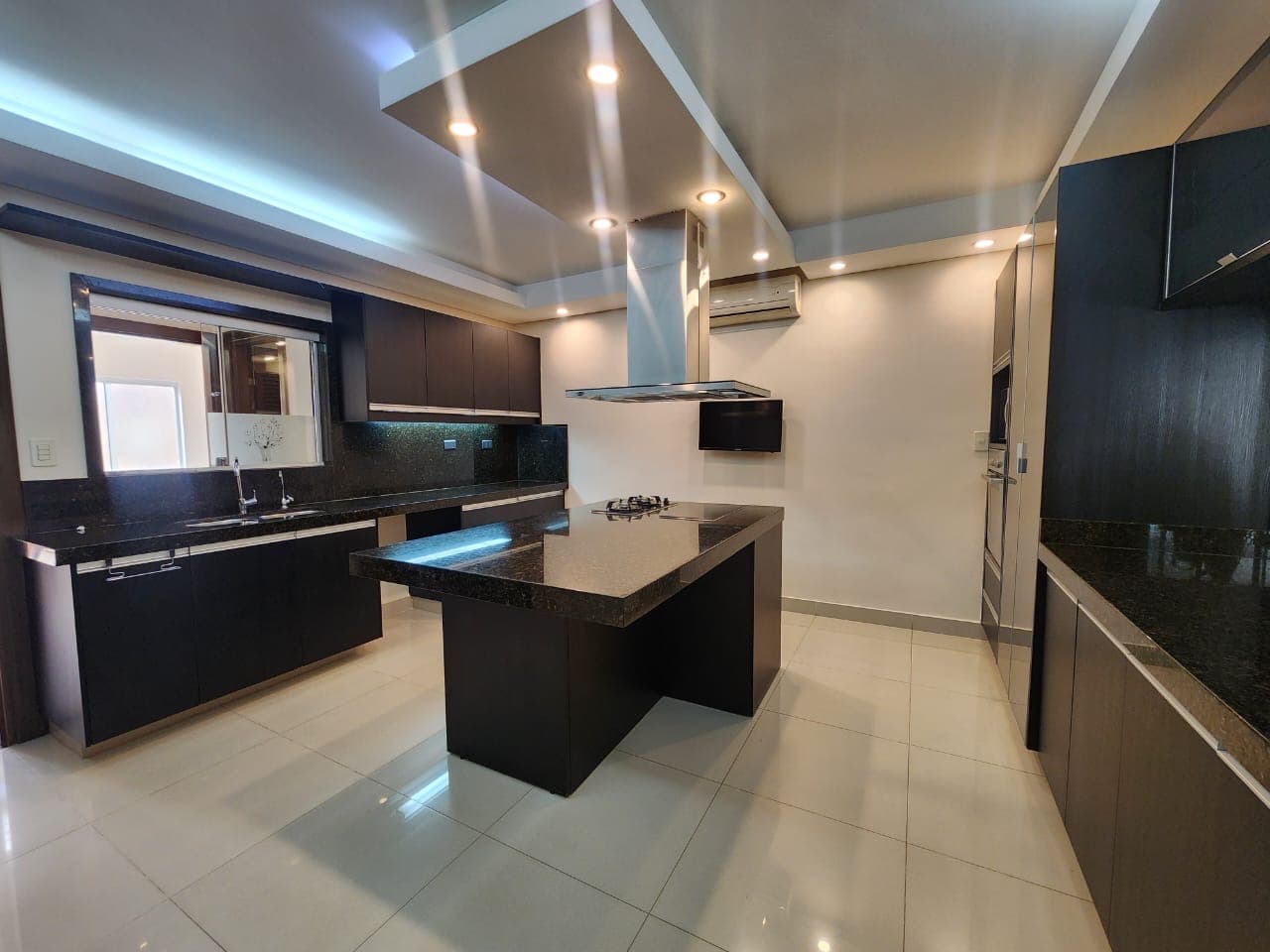 *EN ALQUILER, Residencia Moderna en Barrio Mburucuyá*, foto 5