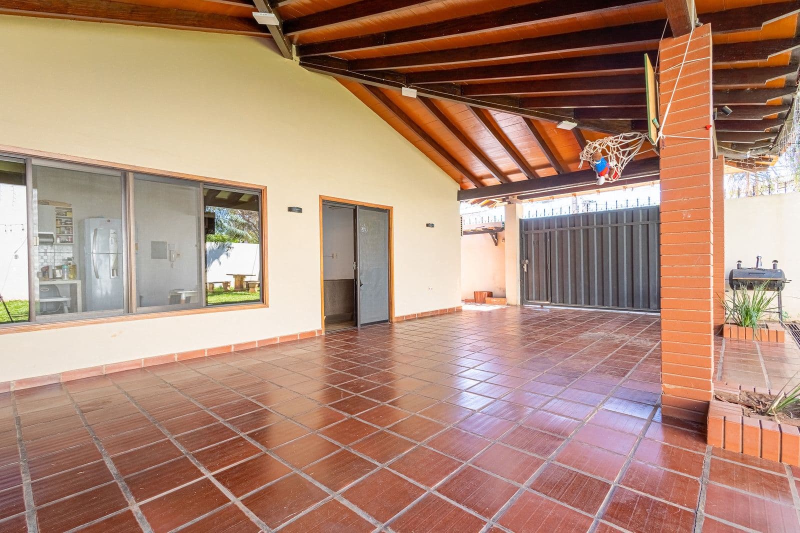 En venta casa con salón comercial en esquina en Fernando de la Mora z/ Norte, foto 3