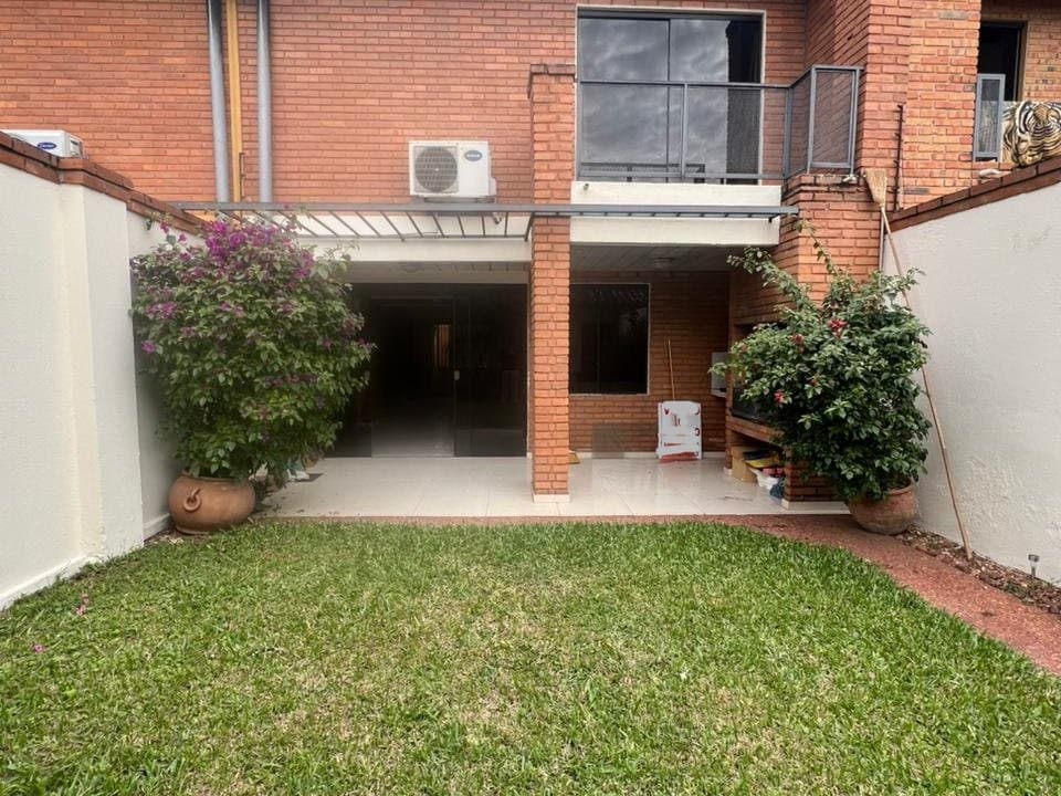 Vendo duplex en zona la costa lynch