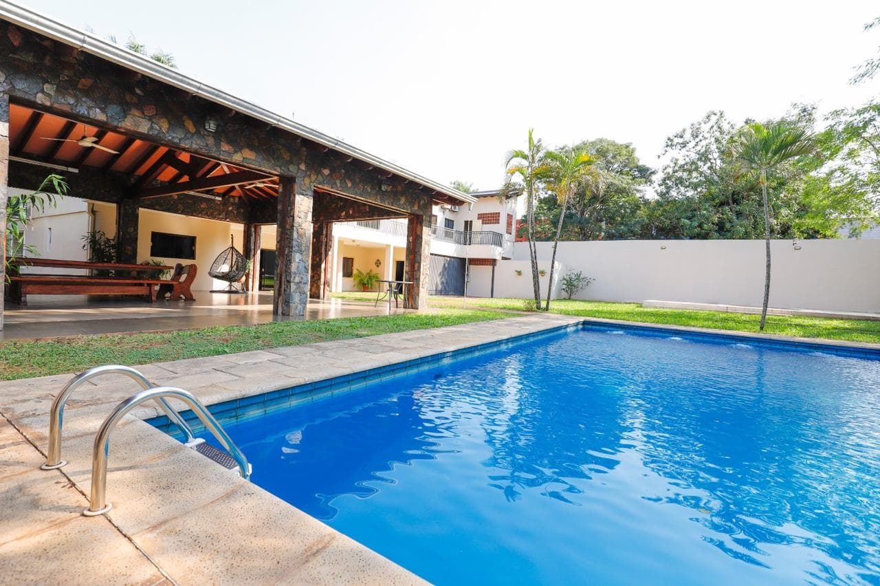 Amplia residencia en San Lorenzo z/ shopping Pinedo, foto 1