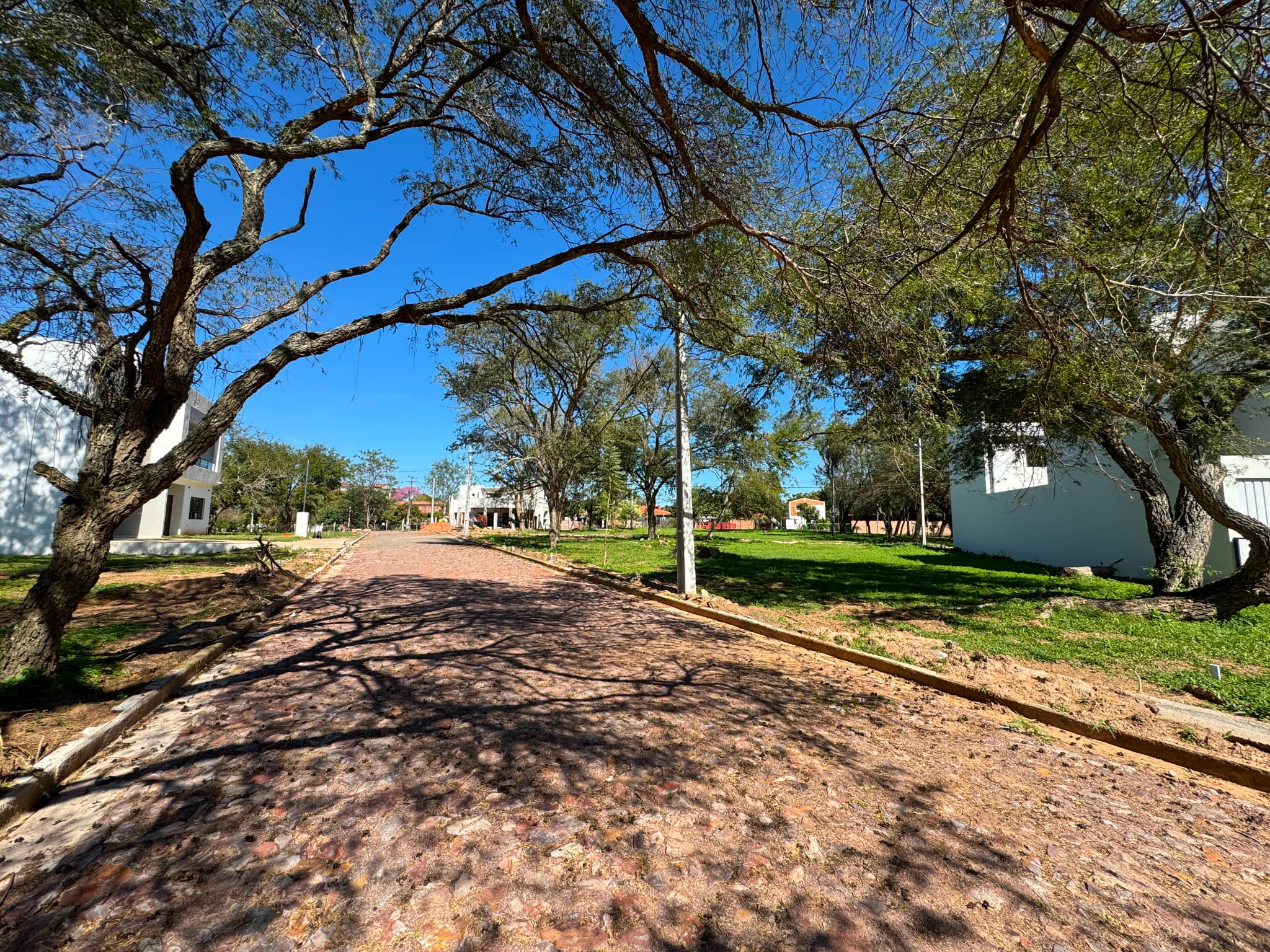Terreno a la venta en barrio cerrado, en Jardines de Ypakarai, foto 3